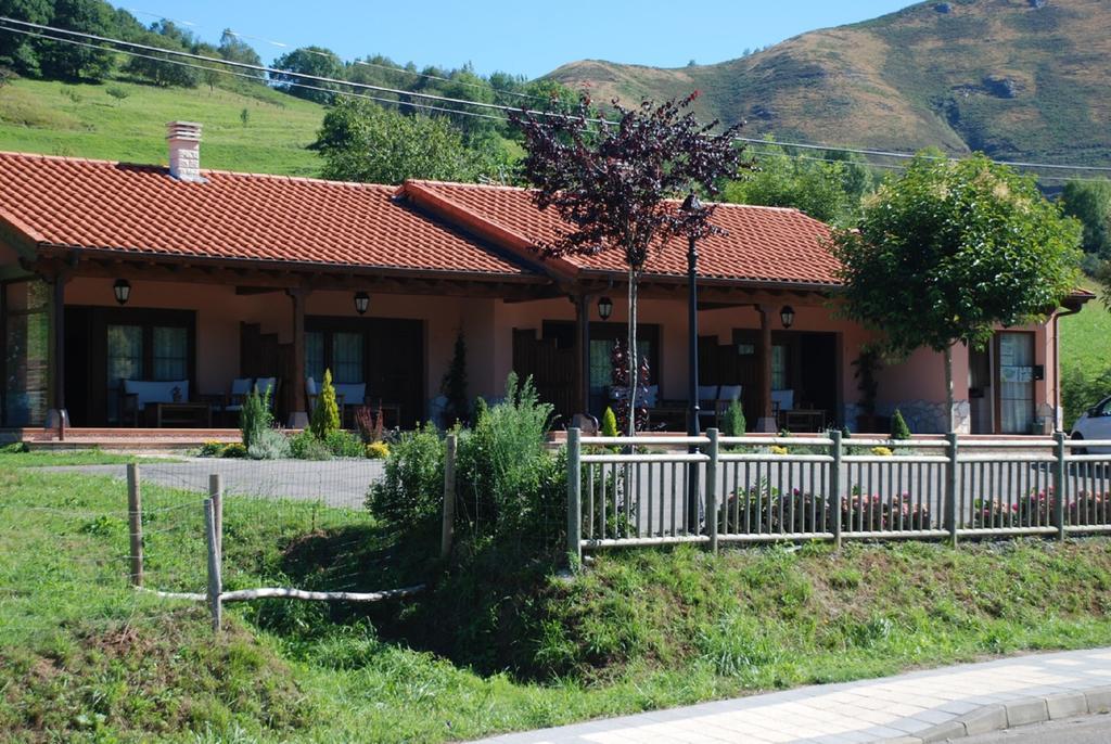 Apartamentos El Pedrayu Onís Esterno foto